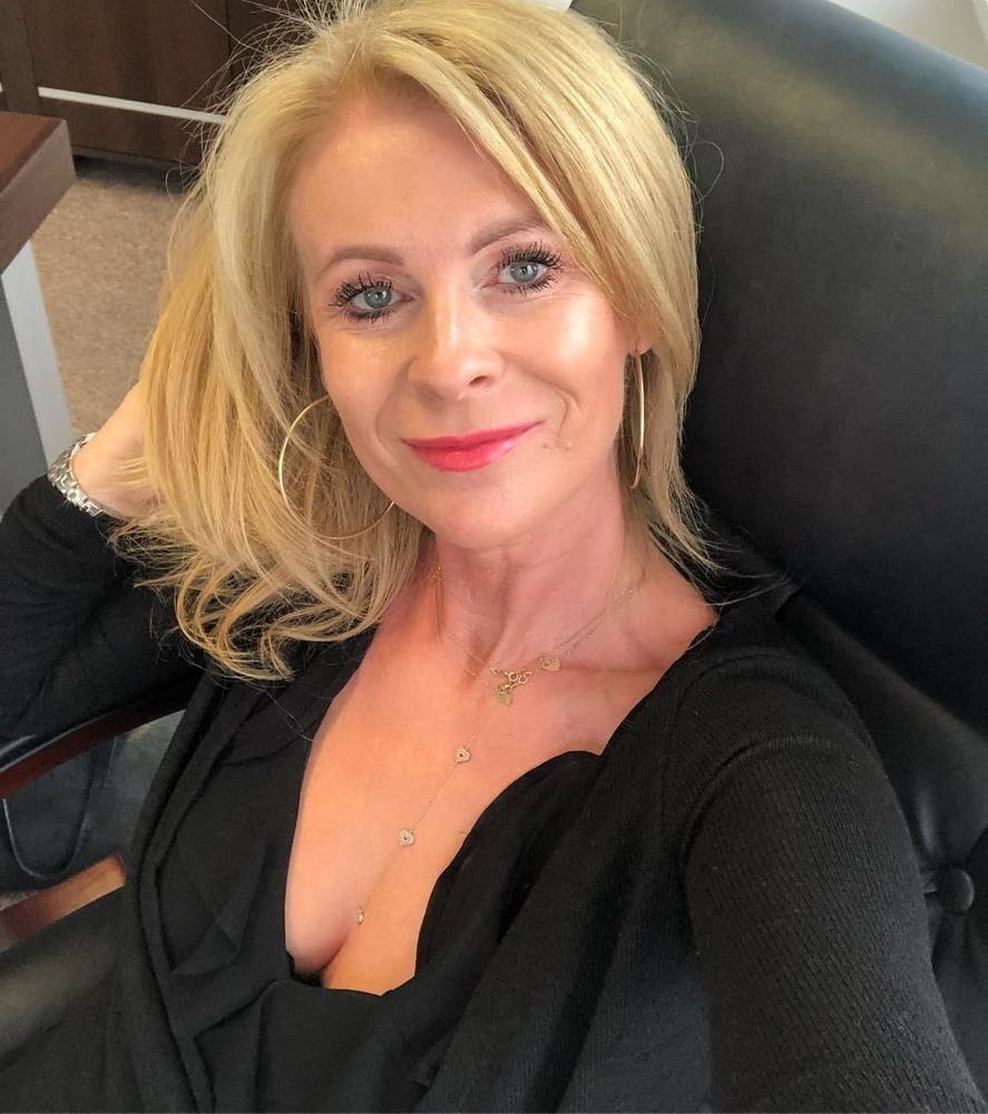 25P Gorgeous Mature Ladies 15