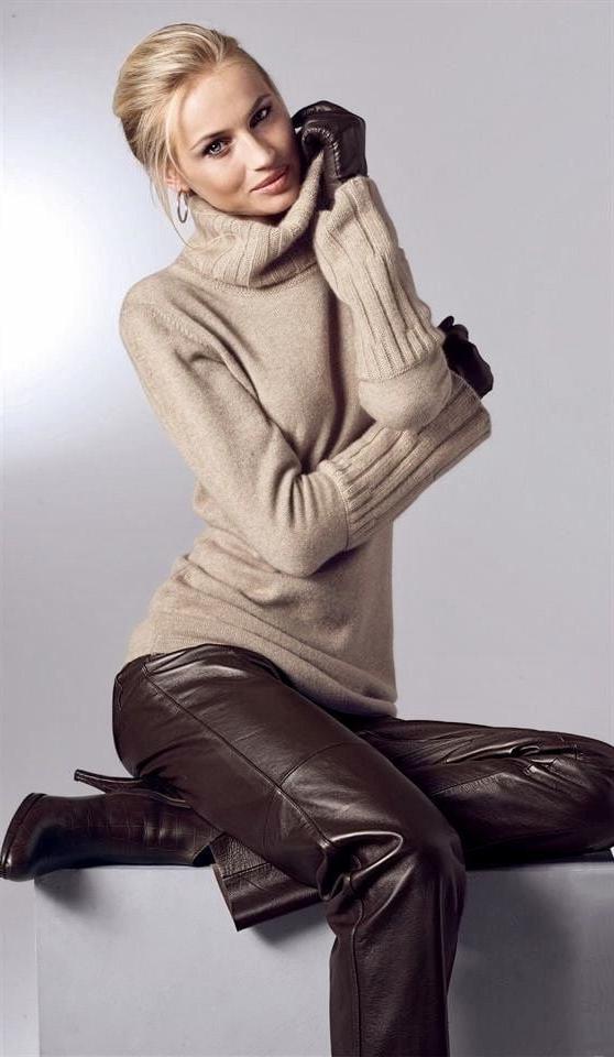 25P Classy Ladys in Leather Outfits 1 - by Redbull18