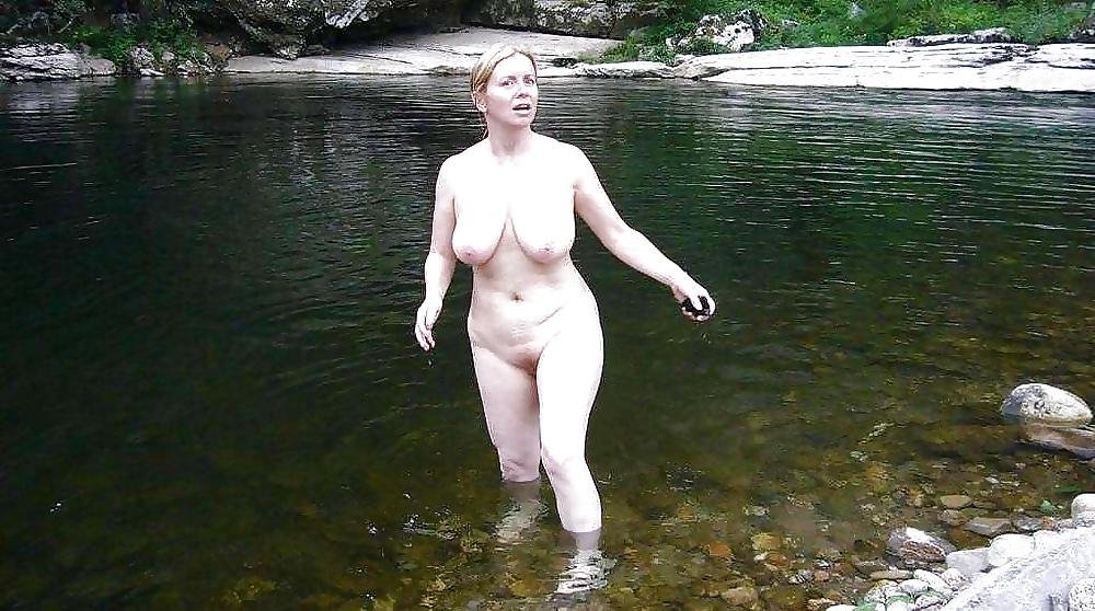 25P OuTdOoR BBW MaTuReS