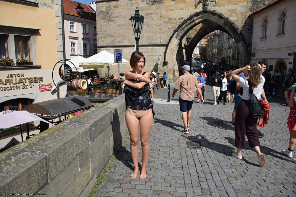 25P Nude in Public 02