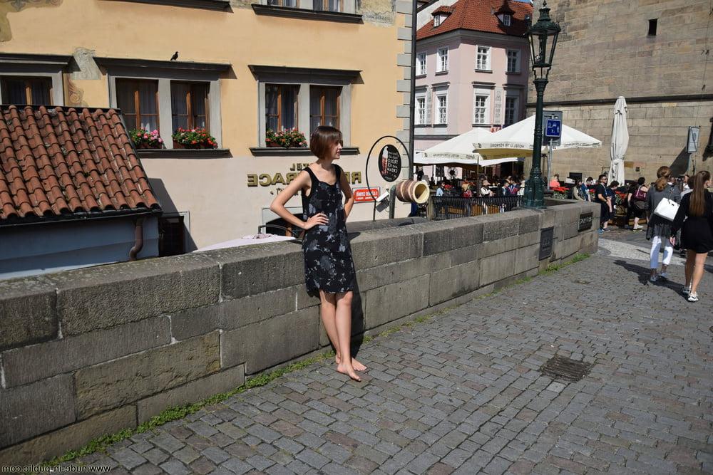 25P Nude in Public 02
