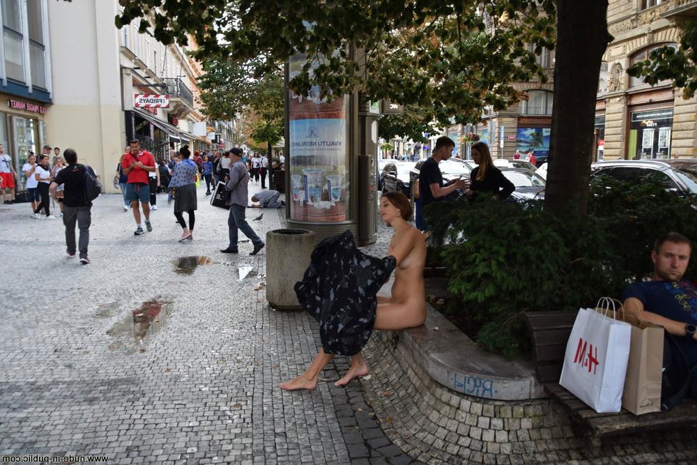 25P Nude in Public 02