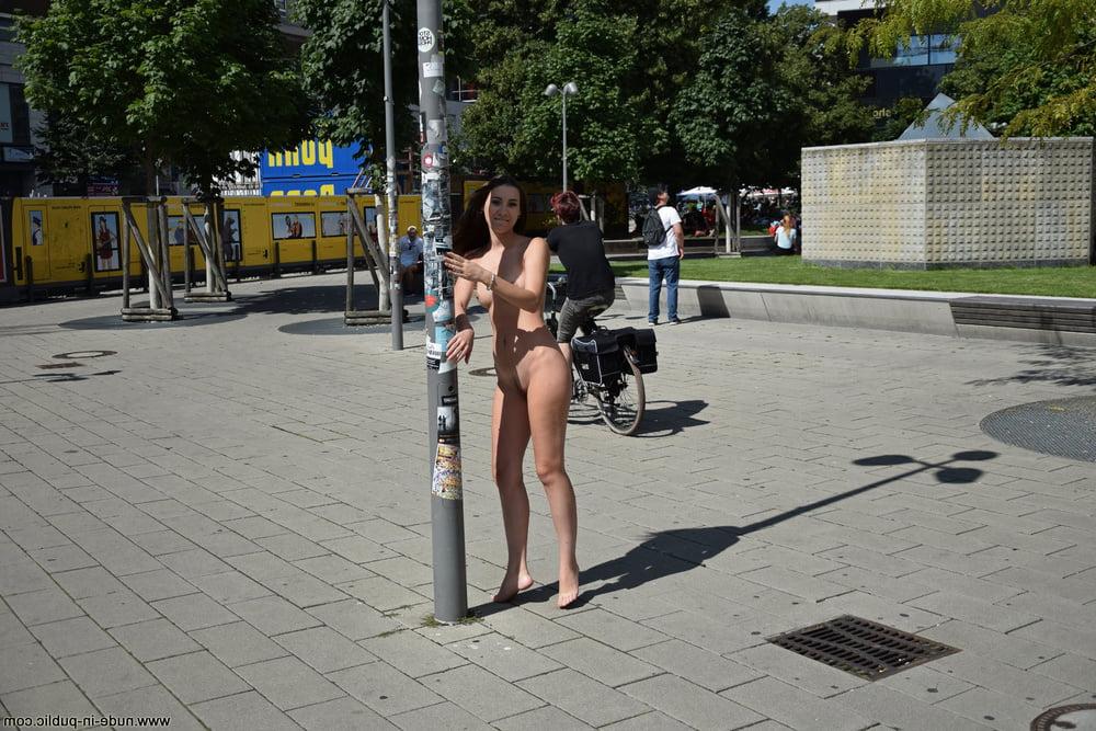 25P Nude in Public 01