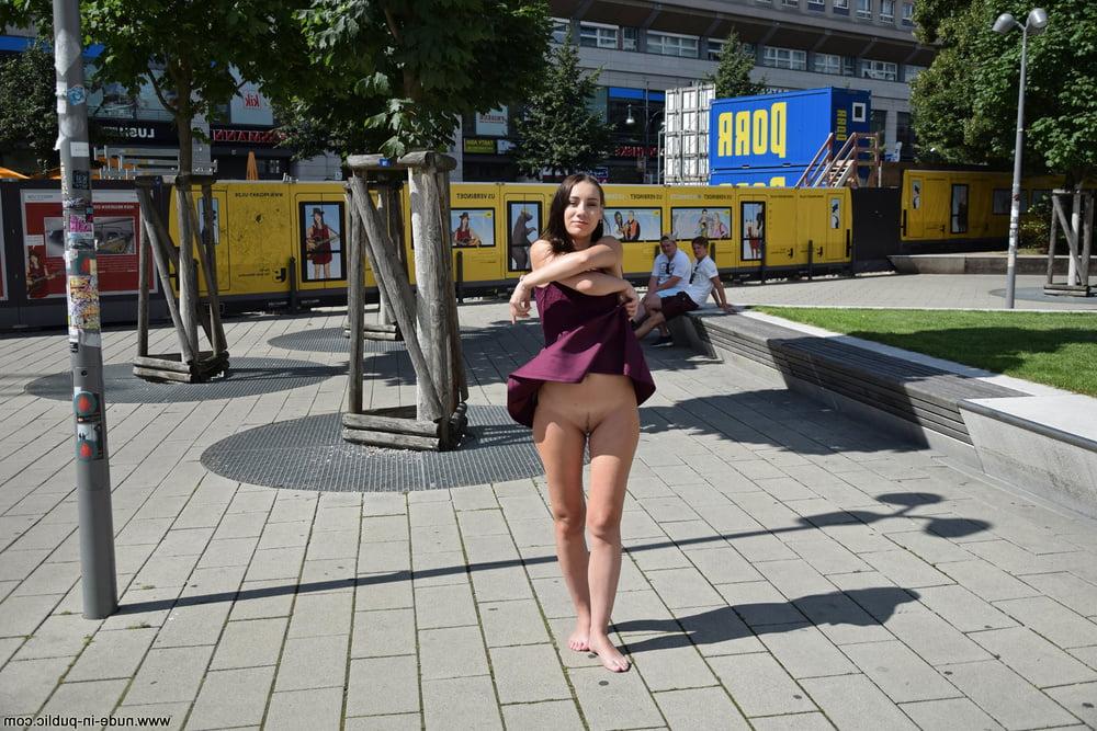 25P Nude in Public 01