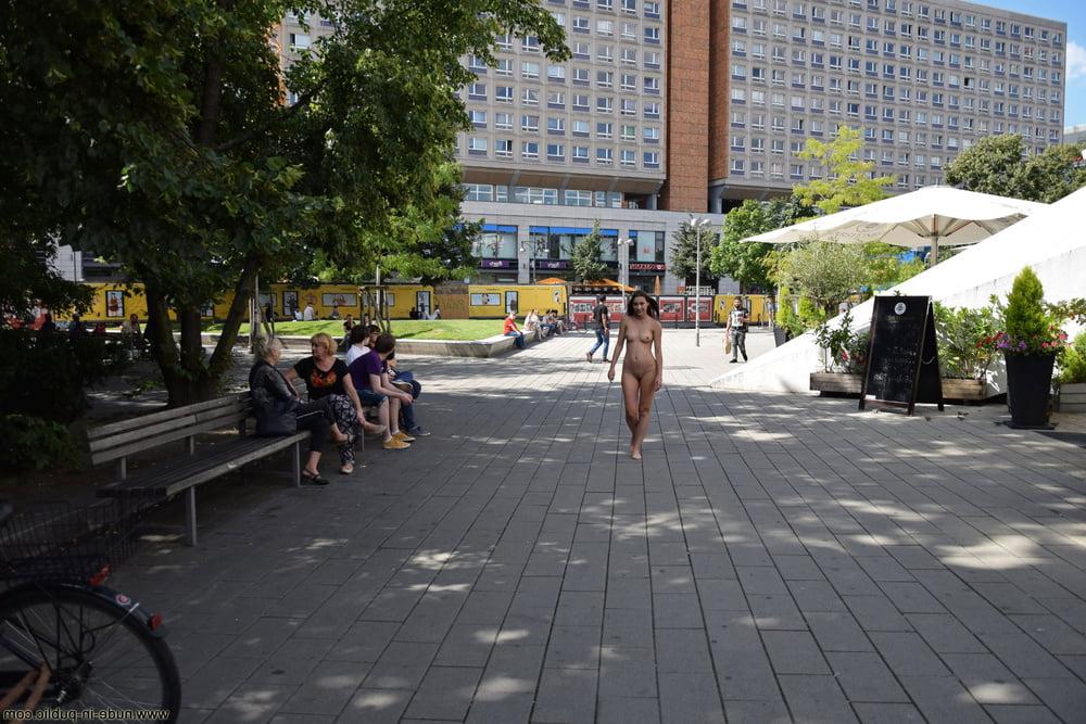 25P Nude in Public 01