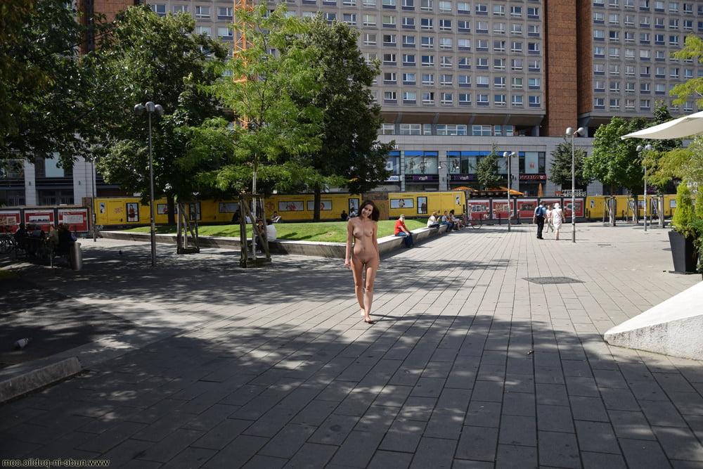 25P Nude in Public 01
