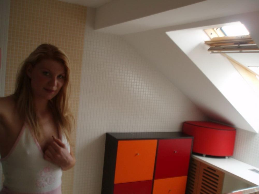 25P Naughty Girlfriends 09