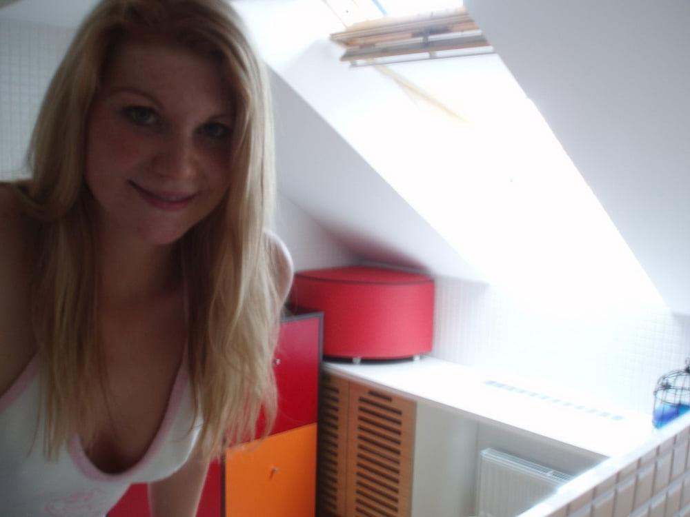 25P Naughty Girlfriends 09
