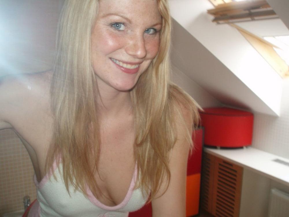 25P Naughty Girlfriends 09