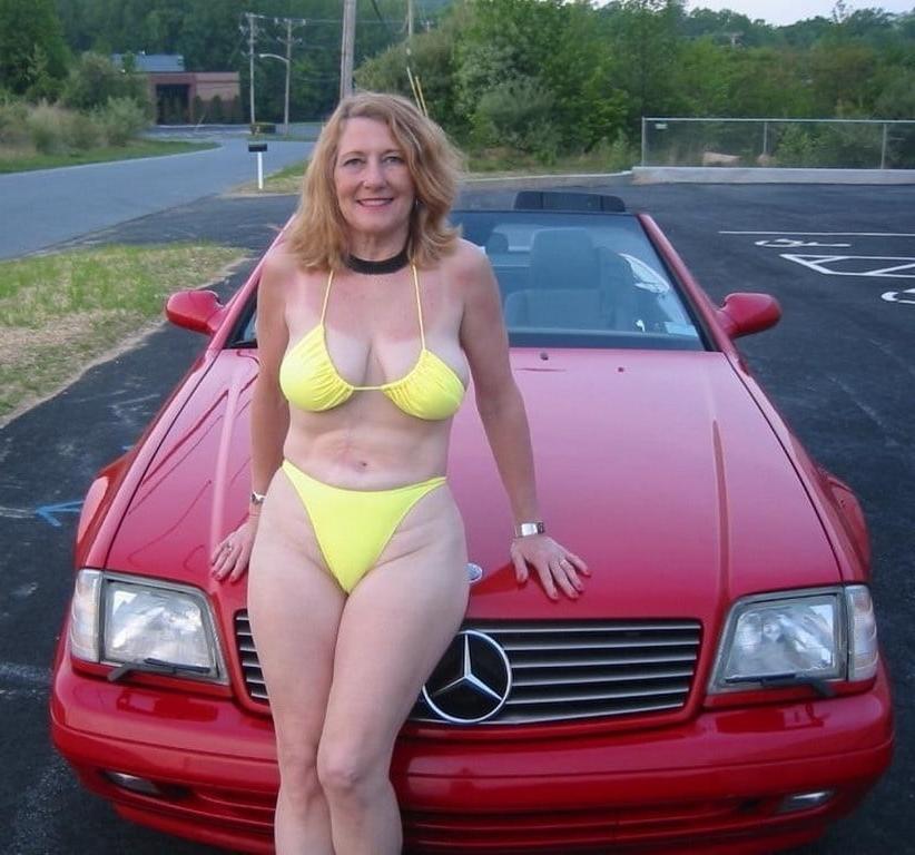 24P Sexy Grandma Spread her Legs 7