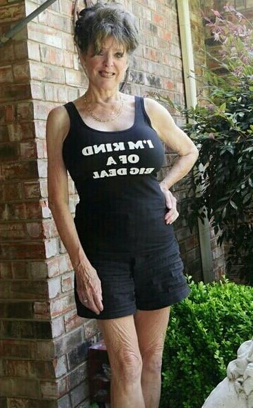 20P Mature ladies braless cleavage 143