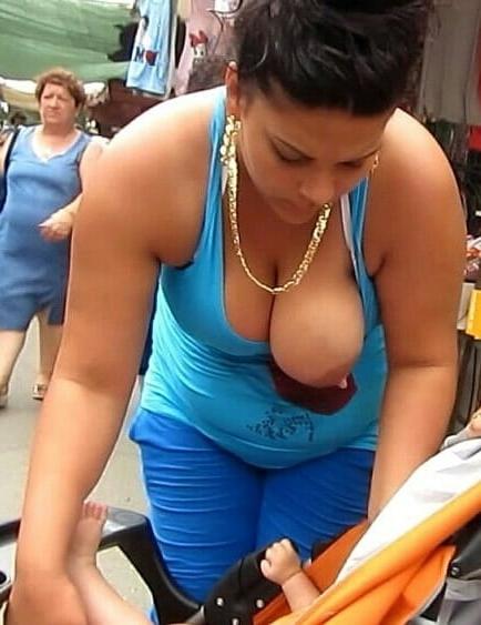 20P Mature ladies braless cleavage 143