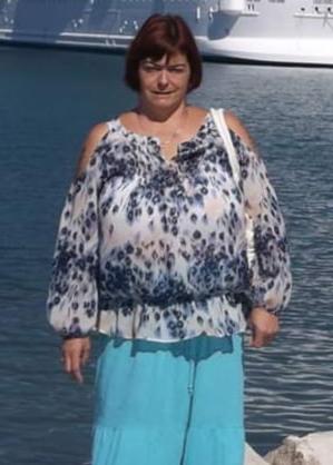 20P Mature ladies braless cleavage pokies 141