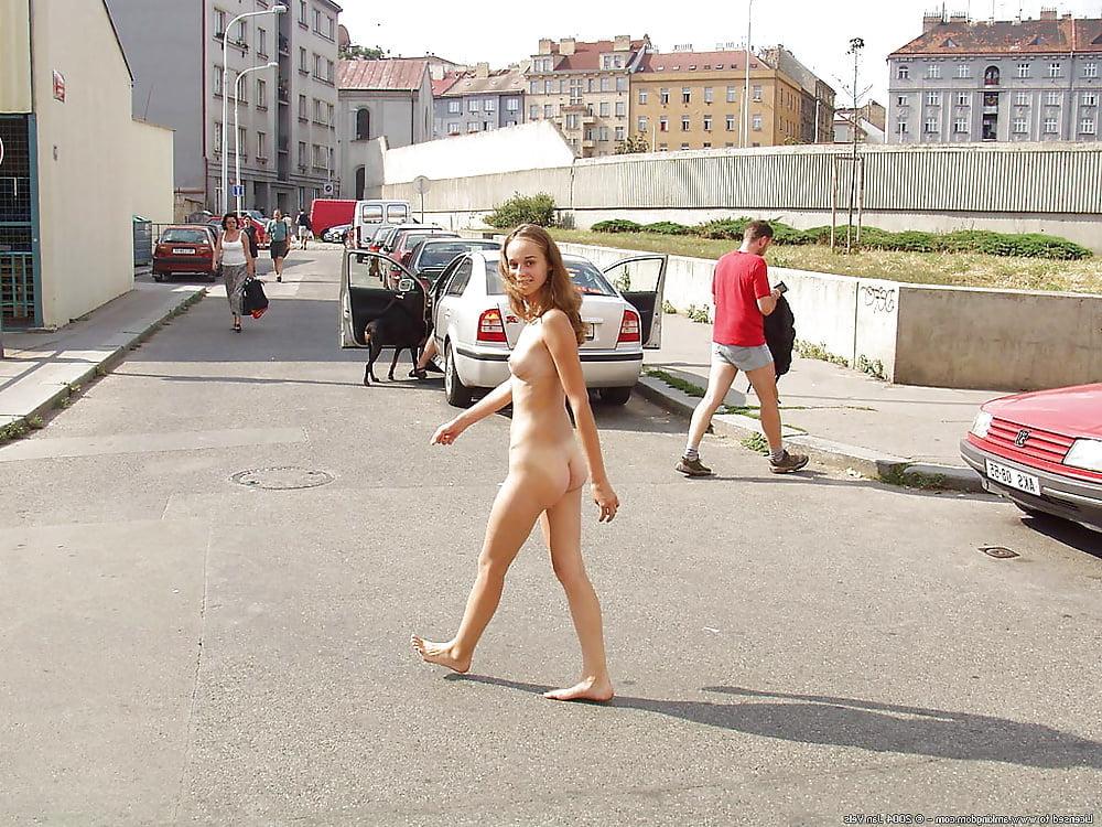 18P Flashing In Public