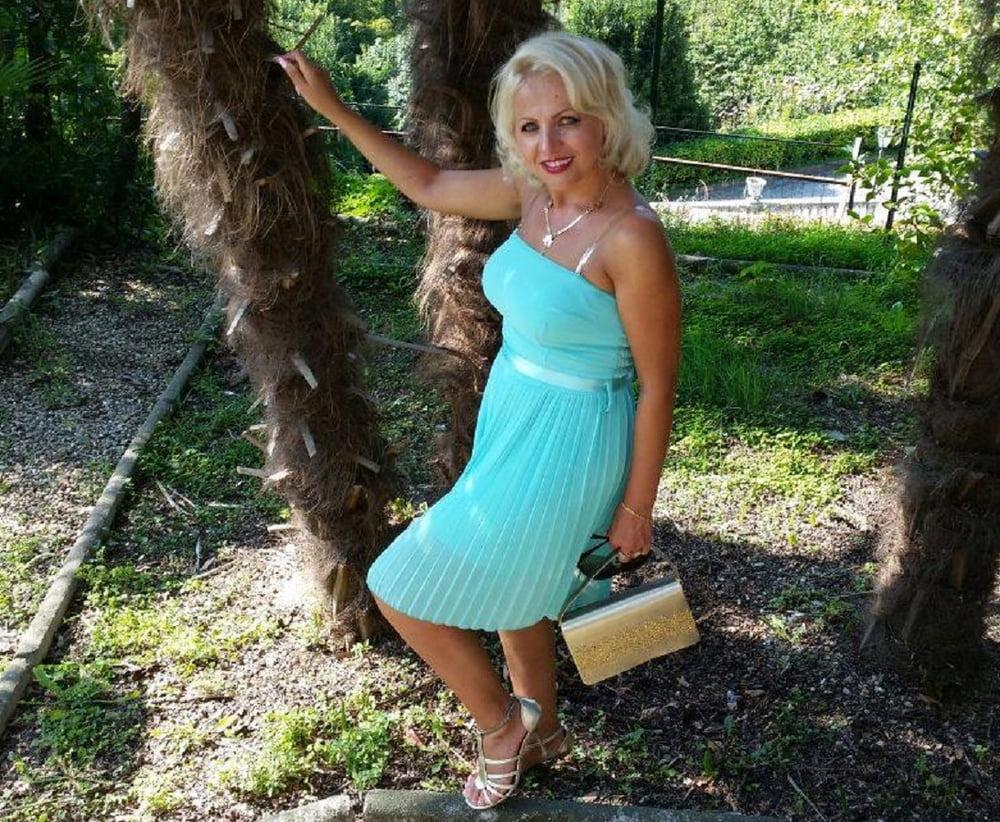 25P ROU ROMANIAN MILFS 59 A ROMANIAN CLASSY MOM PUSSY