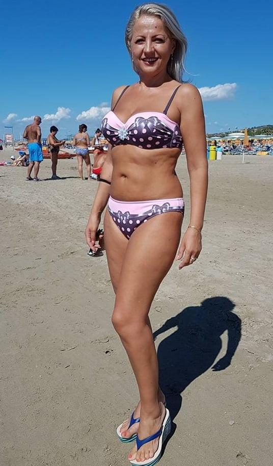 25P ROU ROMANIAN MILFS 59 A ROMANIAN CLASSY MOM PUSSY