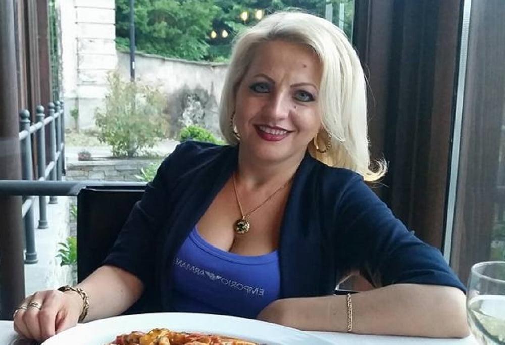 25P ROU ROMANIAN MILFS 59 A ROMANIAN CLASSY MOM PUSSY