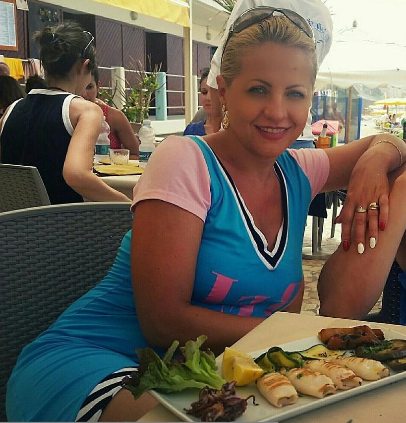 25P ROU ROMANIAN MILFS 59 A ROMANIAN CLASSY MOM PUSSY
