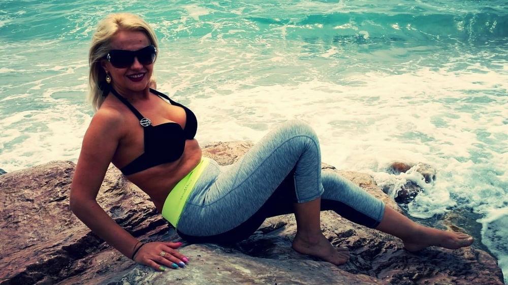 25P ROU ROMANIAN MILFS 59 A ROMANIAN CLASSY MOM PUSSY