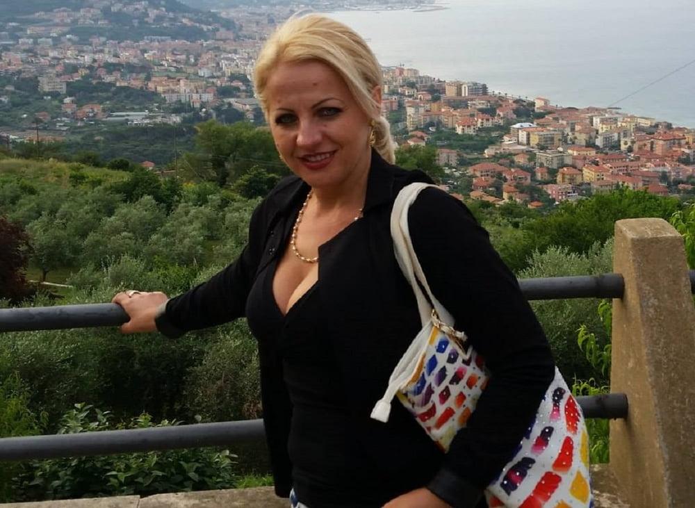 25P ROU ROMANIAN MILFS 59 A ROMANIAN CLASSY MOM PUSSY