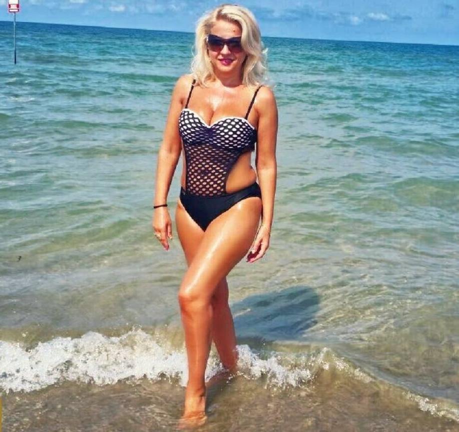 25P ROU ROMANIAN MILFS 59 A ROMANIAN CLASSY MOM PUSSY