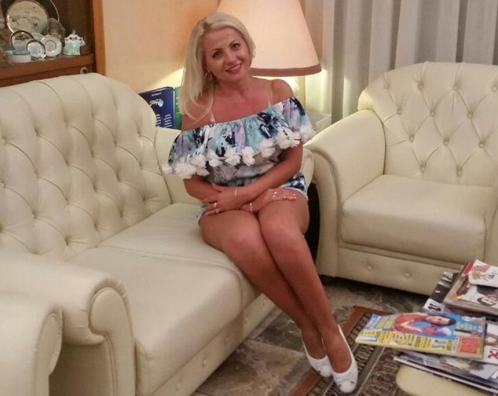 25P ROU ROMANIAN MILFS 59 A ROMANIAN CLASSY MOM PUSSY