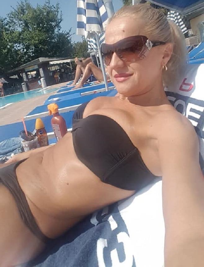 25P ROU ROMANIAN MILFS 59 A ROMANIAN CLASSY MOM PUSSY