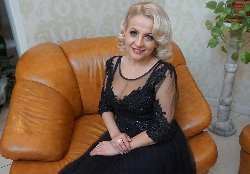 25P ROU ROMANIAN MILFS 59 A ROMANIAN CLASSY MOM PUSSY