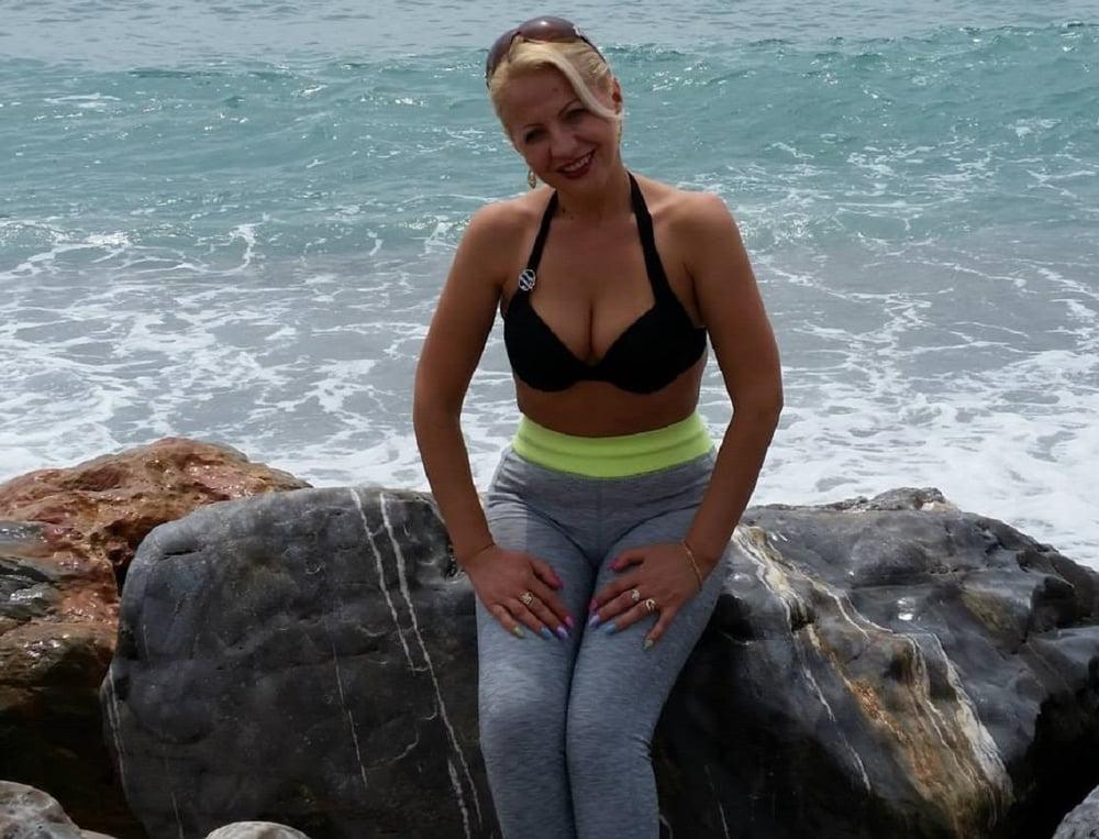 25P ROU ROMANIAN MILFS 59 A ROMANIAN CLASSY MOM PUSSY