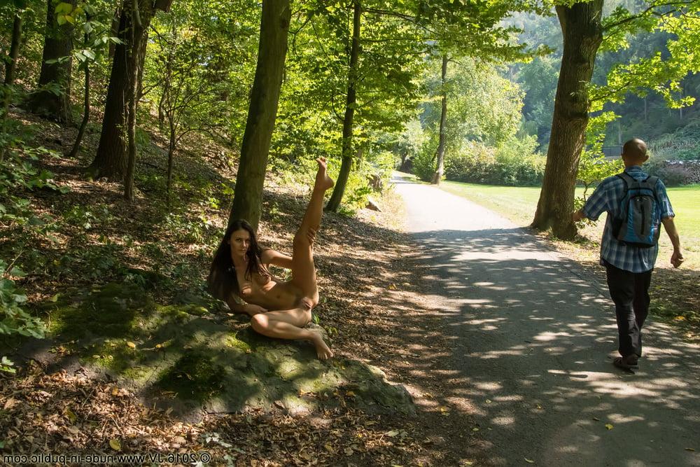 25P Nude in Public 05