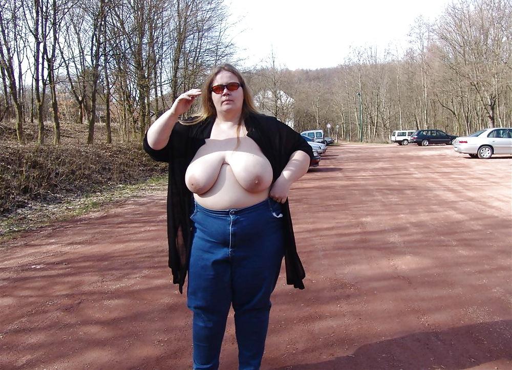 20P Naked outdoor 2 (bbw special)