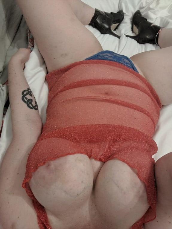 12P 1st PUSSY PICS, Red Dress, Red Lips, Thick Hips
