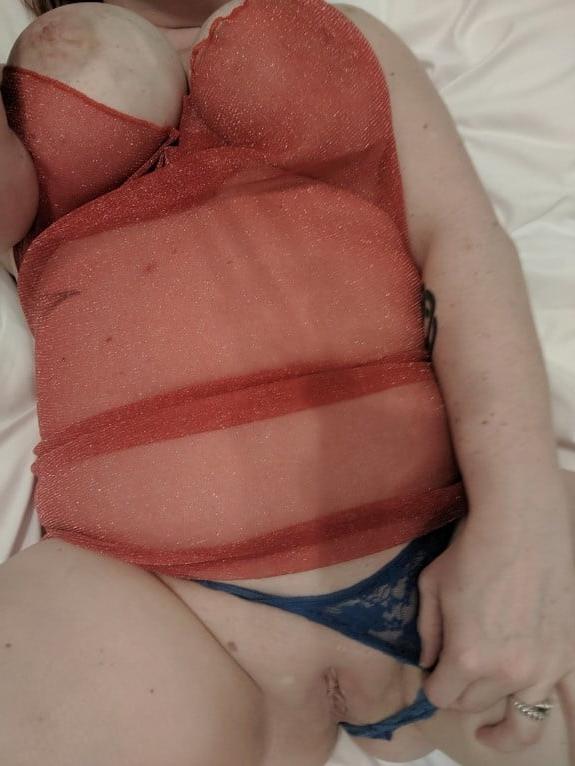 12P 1st PUSSY PICS, Red Dress, Red Lips, Thick Hips
