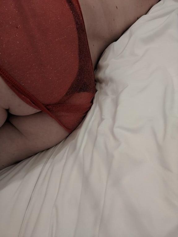 12P 1st PUSSY PICS, Red Dress, Red Lips, Thick Hips