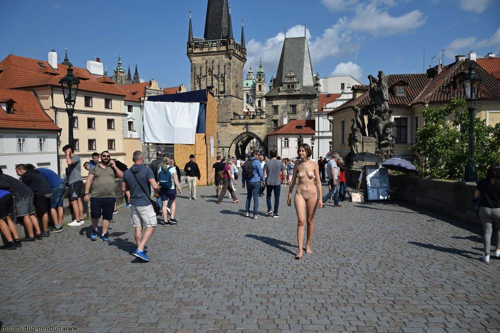25P Nude in Public 04