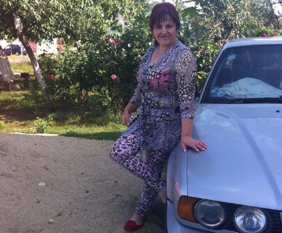 25P ROU ROMANIAN MILFS 54 MOM HAS A GREAT CLEAVAGE