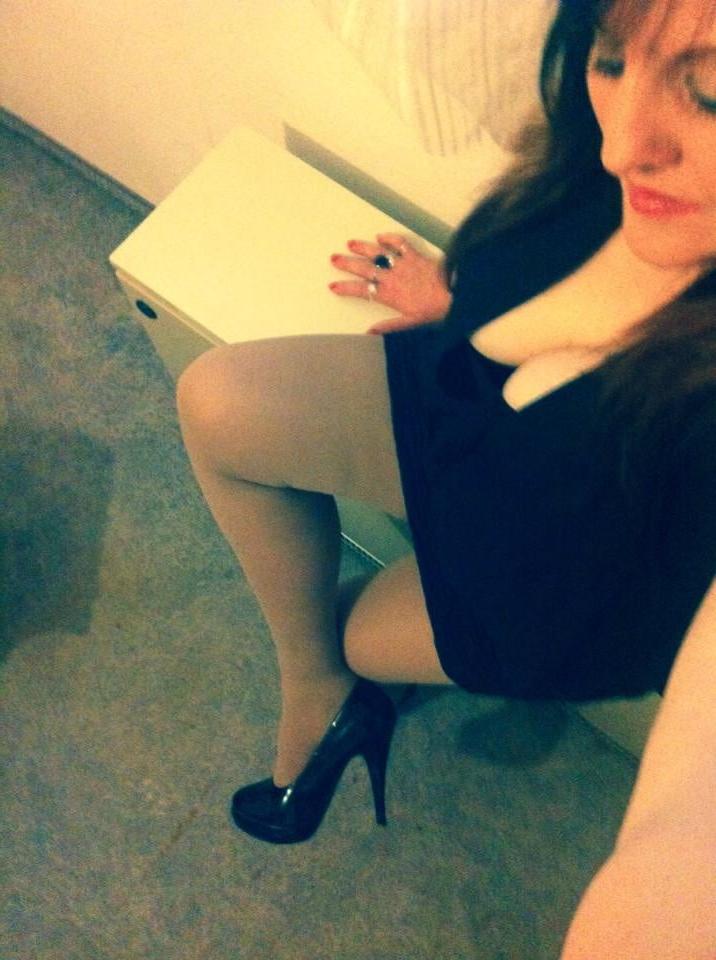 25P ROU ROMANIAN MILFS 54 MOM HAS A GREAT CLEAVAGE