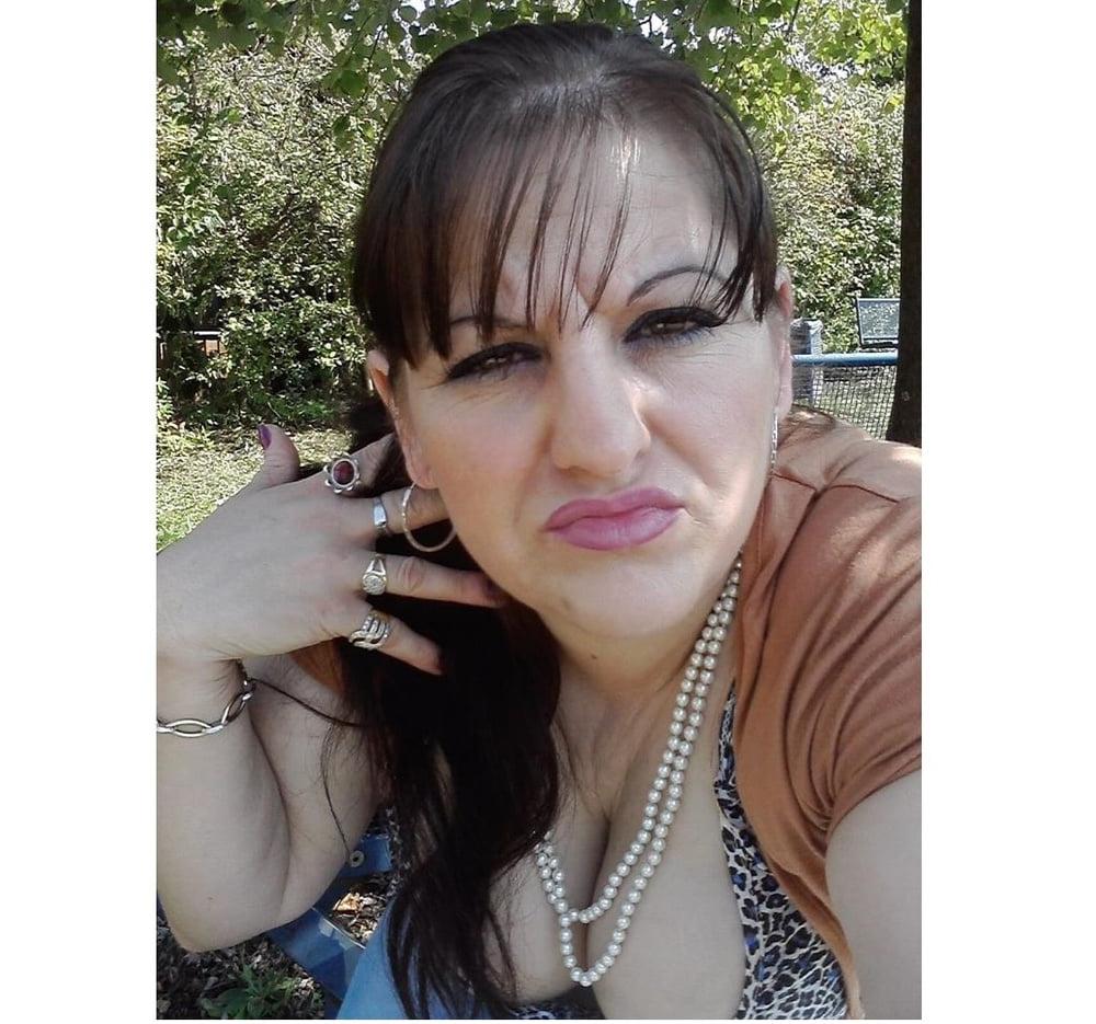 25P ROU ROMANIAN MILFS 54 MOM HAS A GREAT CLEAVAGE