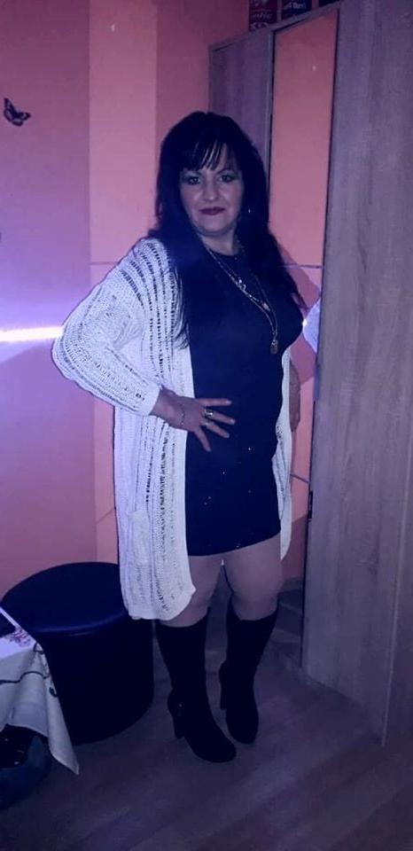 25P ROU ROMANIAN MILFS 54 MOM HAS A GREAT CLEAVAGE