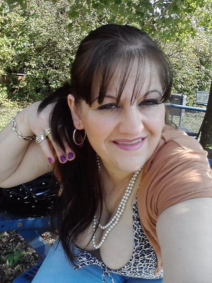25P ROU ROMANIAN MILFS 54 MOM HAS A GREAT CLEAVAGE