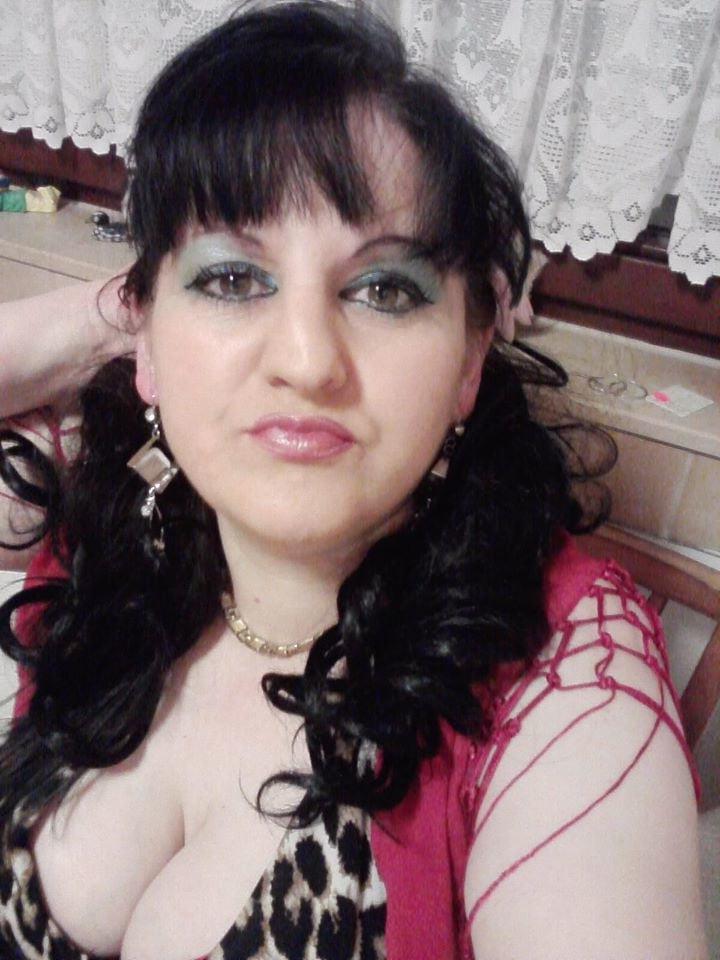 25P ROU ROMANIAN MILFS 54 MOM HAS A GREAT CLEAVAGE