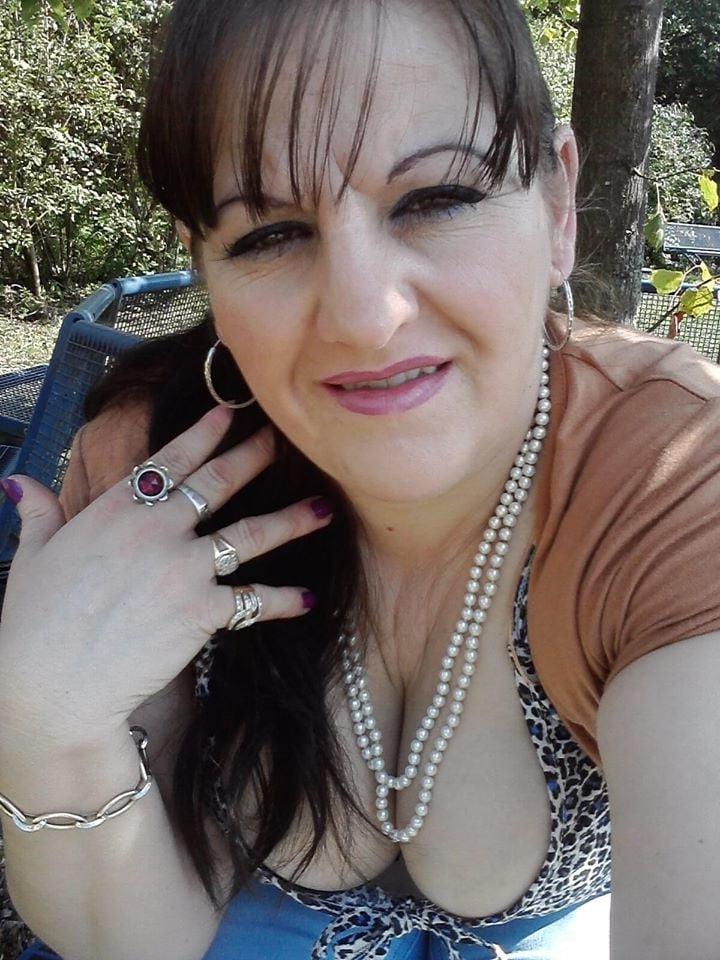 25P ROU ROMANIAN MILFS 54 MOM HAS A GREAT CLEAVAGE