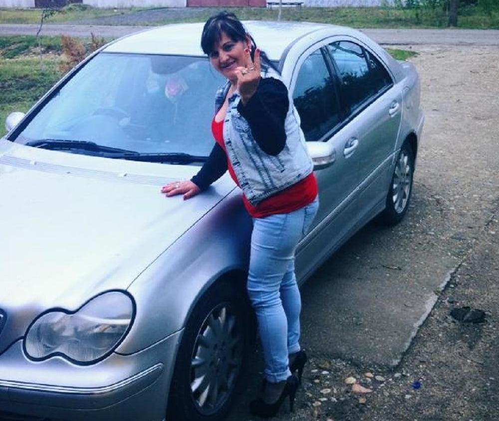 25P ROU ROMANIAN MILFS 54 MOM HAS A GREAT CLEAVAGE
