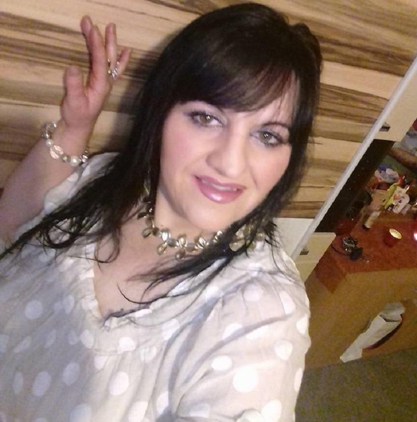 25P ROU ROMANIAN MILFS 54 MOM HAS A GREAT CLEAVAGE