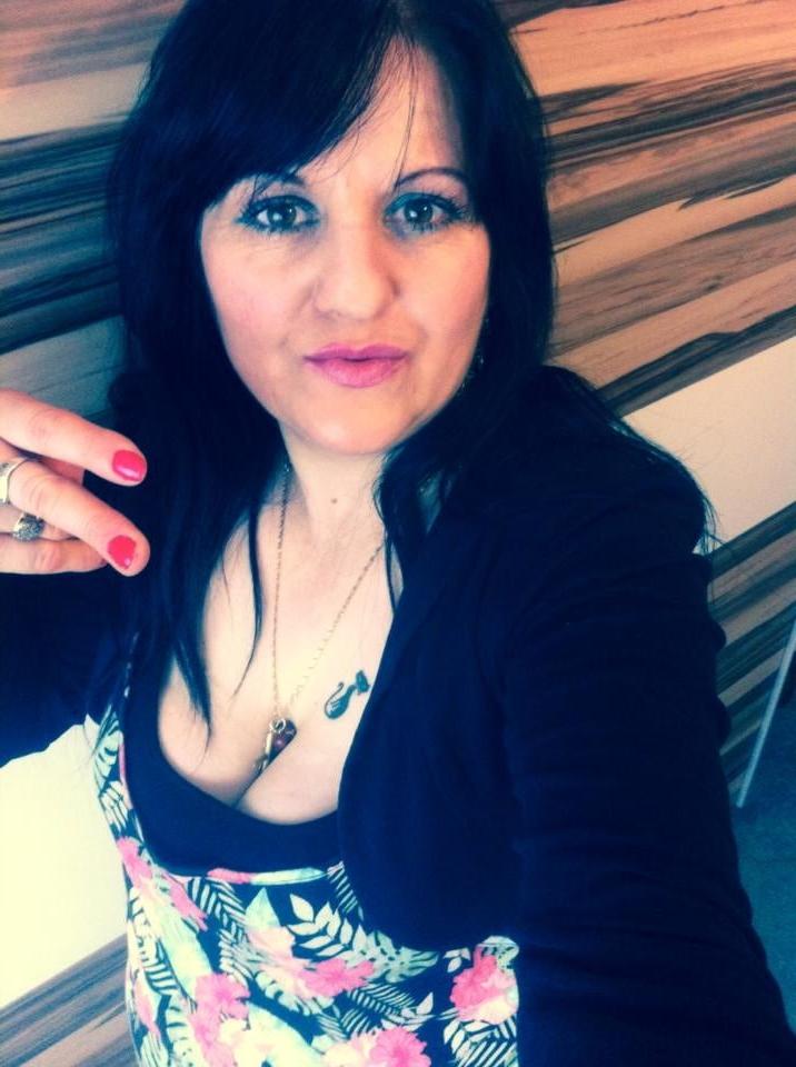 25P ROU ROMANIAN MILFS 54 MOM HAS A GREAT CLEAVAGE