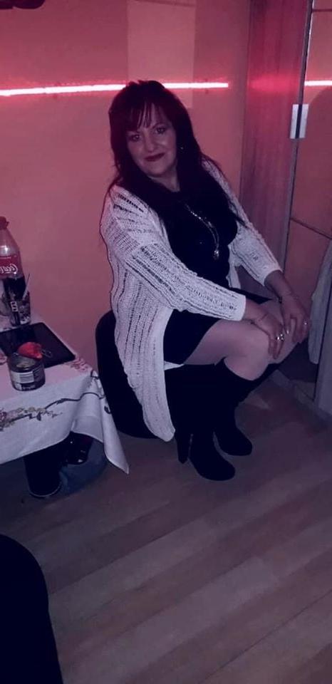 25P ROU ROMANIAN MILFS 54 MOM HAS A GREAT CLEAVAGE