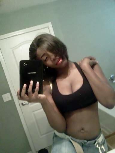 22P Busty Black tease From SmutDates.com