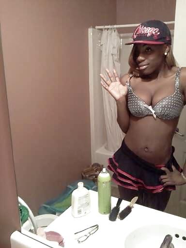 22P Busty Black tease From SmutDates.com