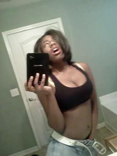 22P Busty Black tease From SmutDates.com