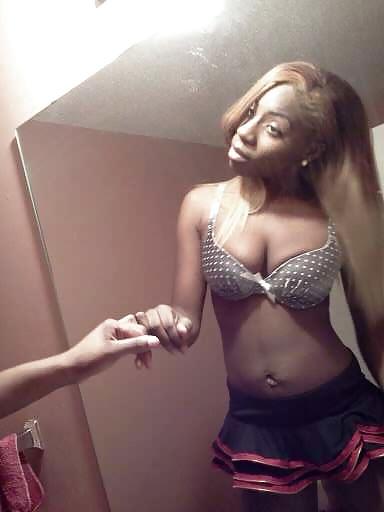 22P Busty Black tease From SmutDates.com